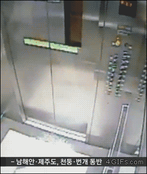 Гифка Чудесное спасение из лифта