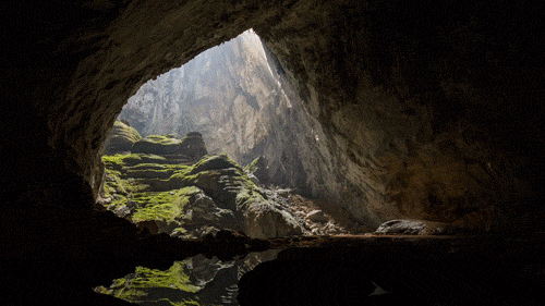 Гифка Свет в пещере
