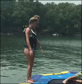 Гифка Девушка прыгает с лодки
