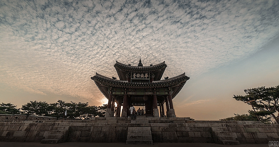 Гифка Облака над храмом