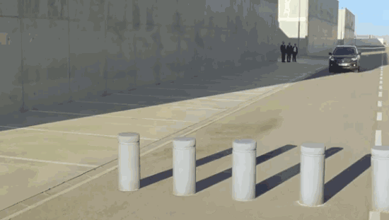 Гифка Иллюзия дорожных столбиков