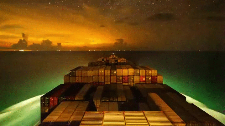 Гифка Путешествие контейнеровоза