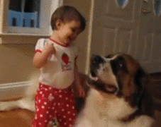 Гифка Ребёнок обнимается с собакой