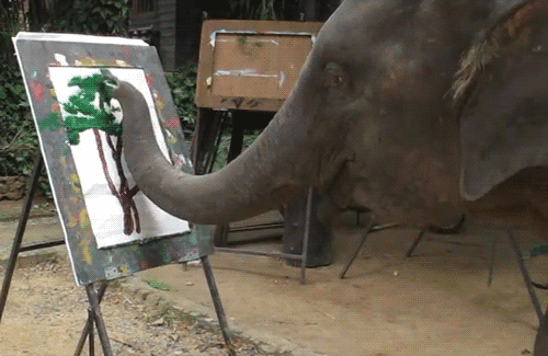 Гифка Слон рисует картину