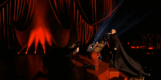 Гифка Мадонна падает со сцены во время шоу