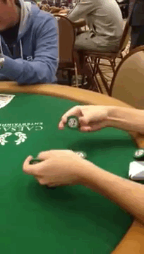 Гифка Фишки на покере