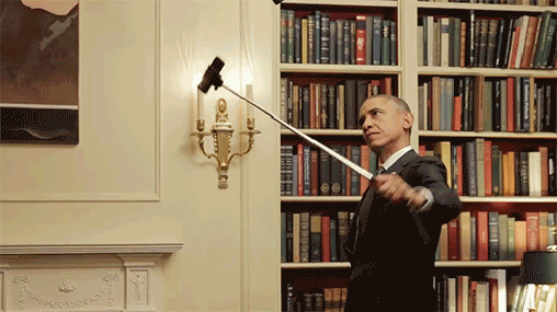 Гифка Обама делает селфи