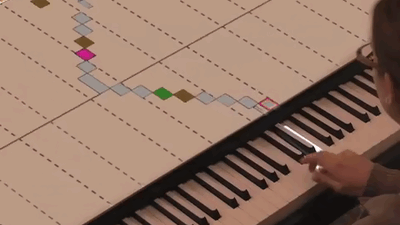 Гифка Обучение игре на пианино с помощью проектора