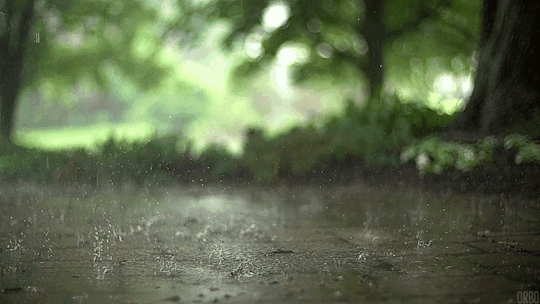 Гифка Капли дождя падают на кафель