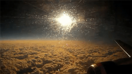 Гифка Солнечное затмение из окна самолета
