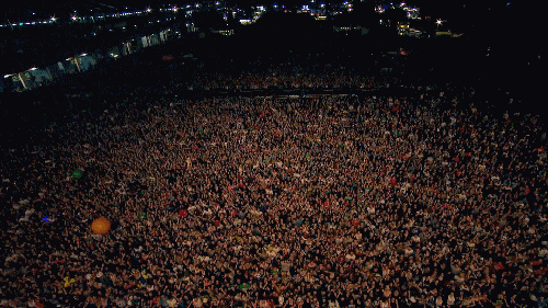 Гифка Публика на концерте