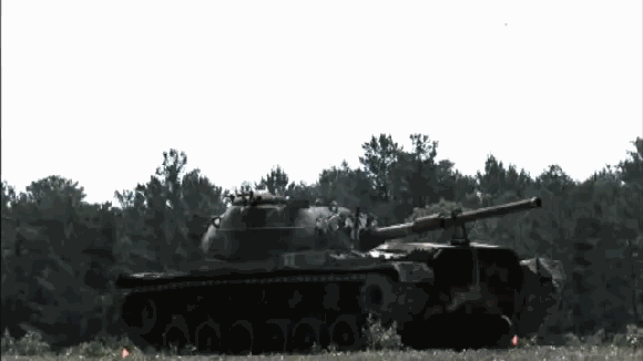 Гифка Попадание снаряда в танк