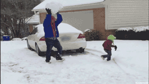 Гифка Игра в снежки с папой