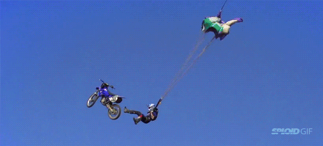 Гифка Прыжок на мотоцикле с парашютом