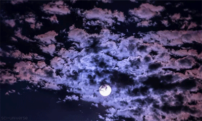 Гифка Полная луна за облаками