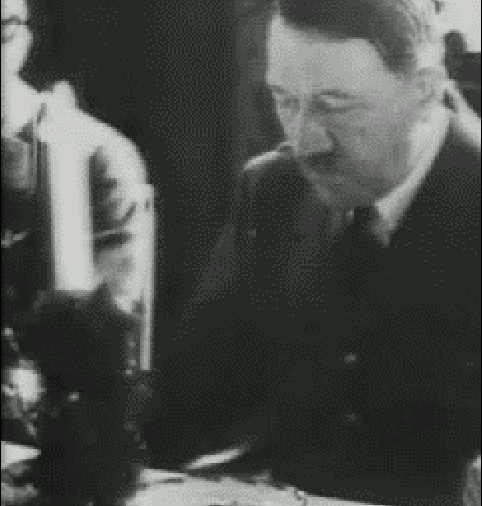 Гифка Гитлер пьёт чай