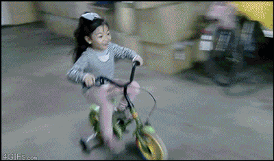 Гифка Девочка паркует велосипед