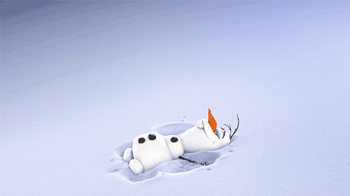 Гифка Снеговик в снегу
