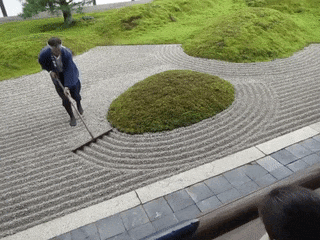 Гифка Работа над Садом Камней в Японии