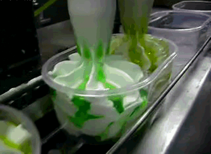Гифка Приготовление мороженого на заводе