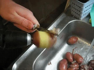 Гифка Чистка картошки с помощью дрели