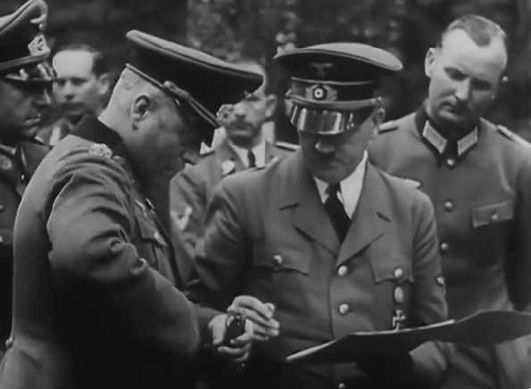 Гифка Гитлер уронил ручку