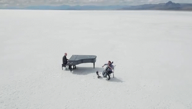 Гифка Музыка в пустыне