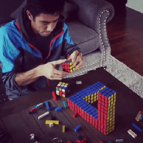 Гифка Оптическая иллюзия из кубиков Рубика