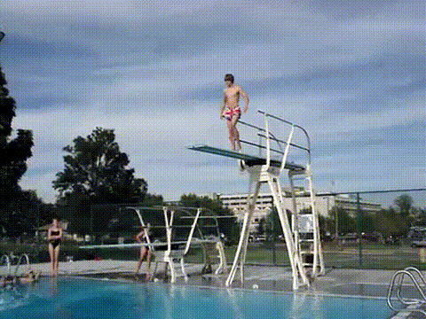 Гифка Прыжок в бассейн