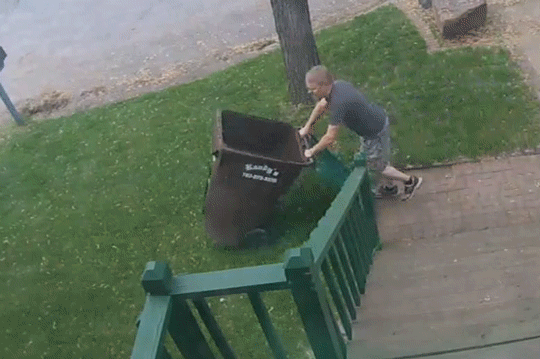 Гифка Попал в мусорный контейнер