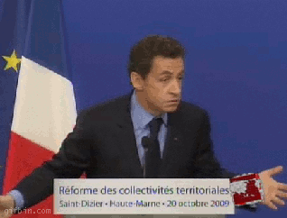 Гифка Саркози разводит руками