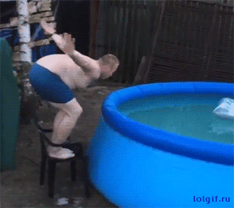 Гифка Прыжок в мини-бассейн