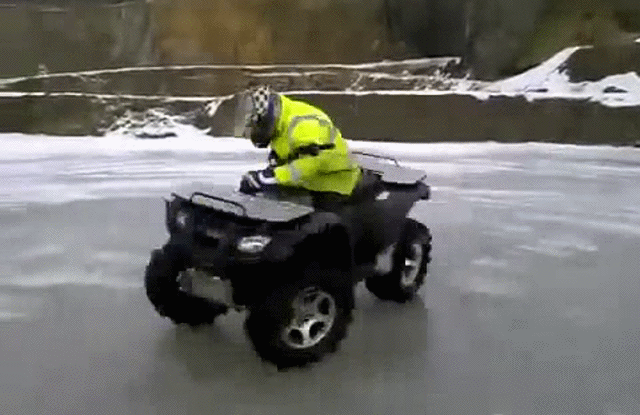 Гифка Квадроцикл на льду