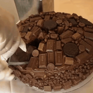 Гифка Самый шоколадный из шоколадных тортов